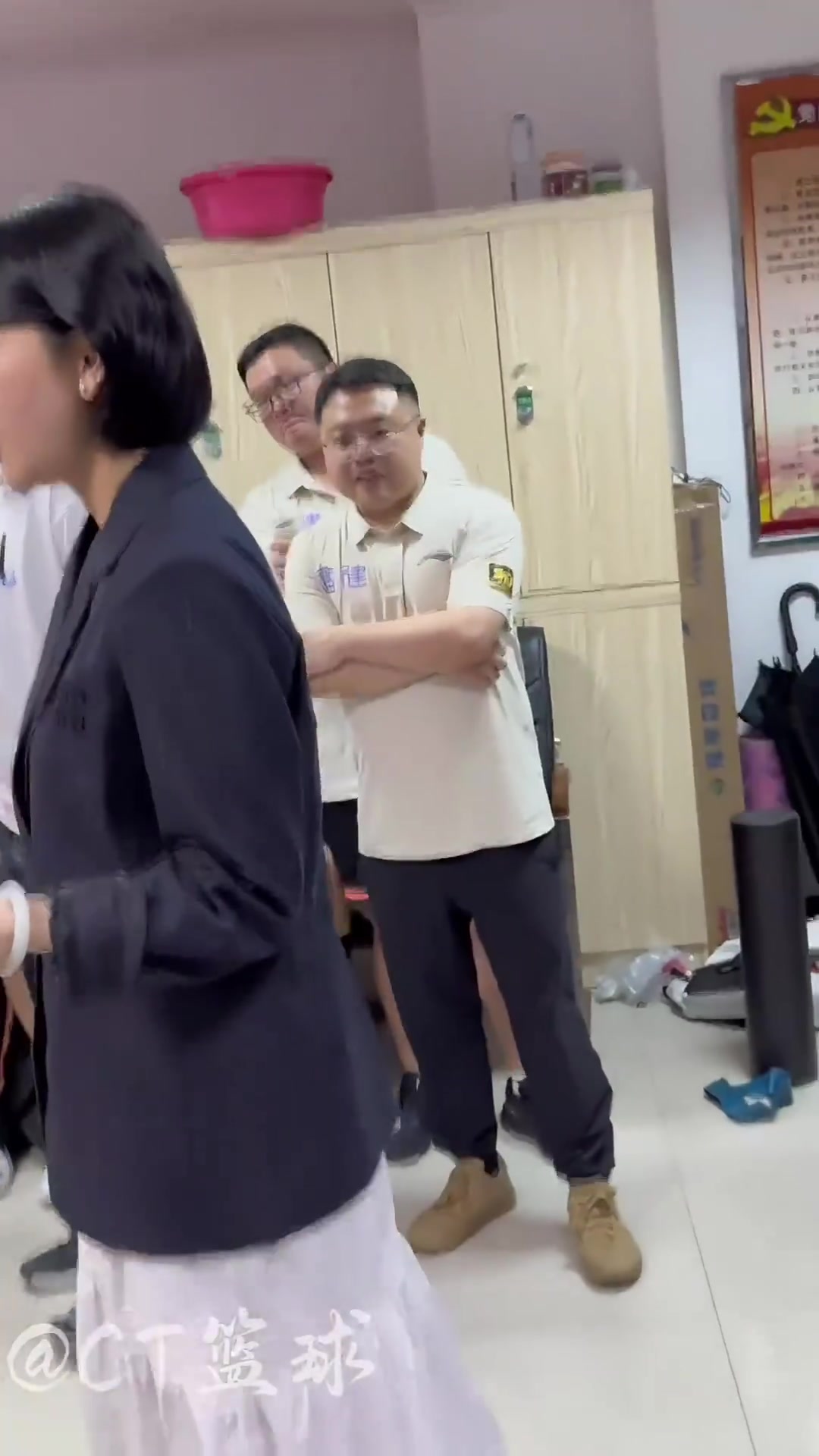 雷速体育-双杀广东！福建执行董事伍佰兰表扬全队 皮特森比手势要3倍赢球奖